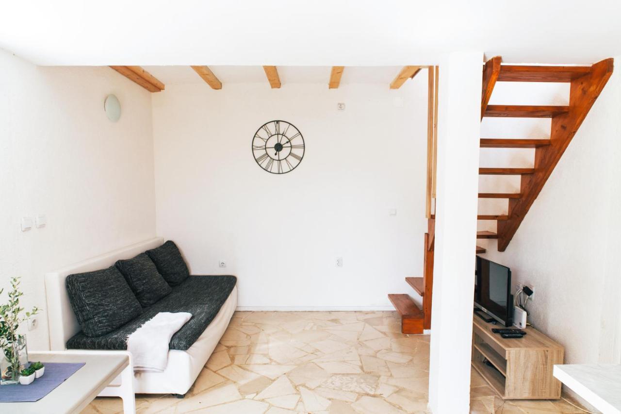 Charming Apartments With Garden Bol Bagian luar foto