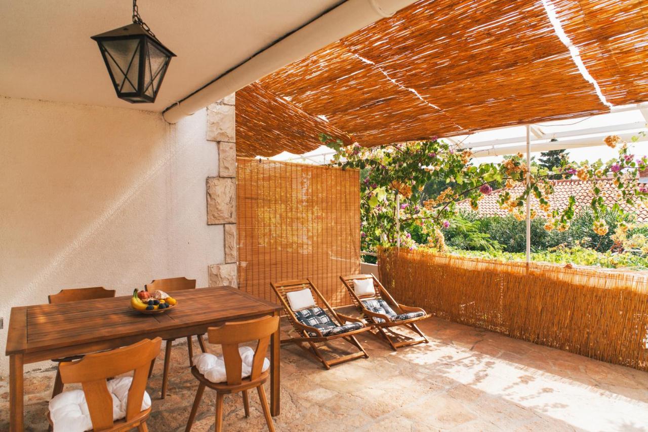Charming Apartments With Garden Bol Bagian luar foto