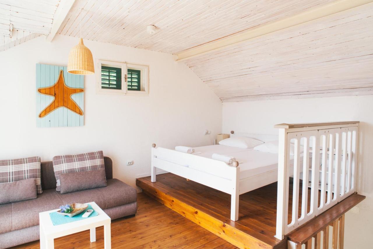 Charming Apartments With Garden Bol Bagian luar foto
