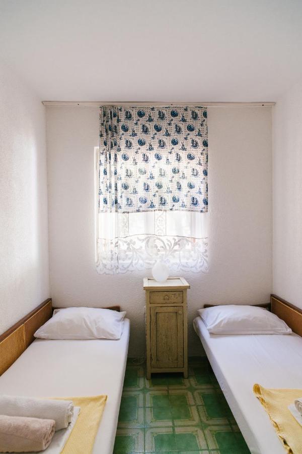 Charming Apartments With Garden Bol Bagian luar foto