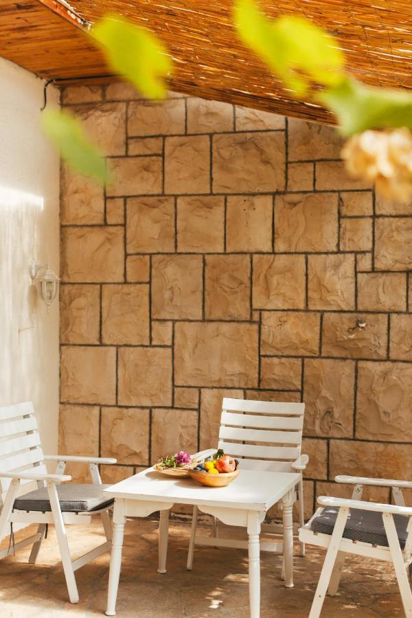 Charming Apartments With Garden Bol Bagian luar foto