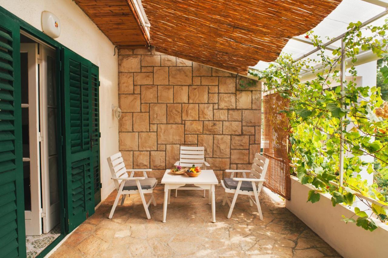 Charming Apartments With Garden Bol Bagian luar foto