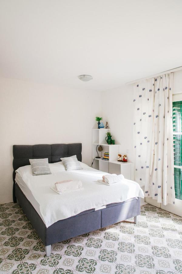 Charming Apartments With Garden Bol Bagian luar foto