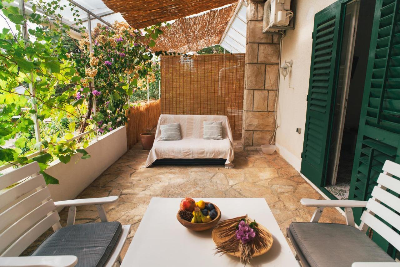 Charming Apartments With Garden Bol Bagian luar foto
