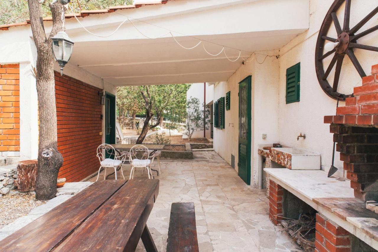 Charming Apartments With Garden Bol Bagian luar foto