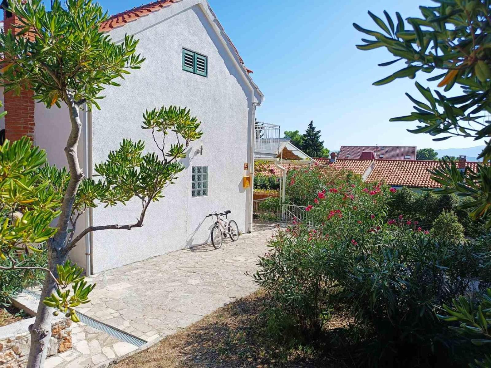 Charming Apartments With Garden Bol Ruang foto